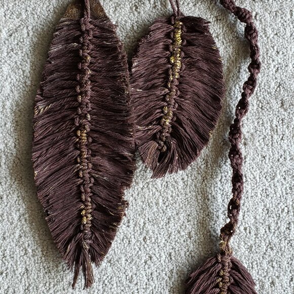 New handmade macrame leaf decor. 11x9, brown and gold. - Picture 1 of 3